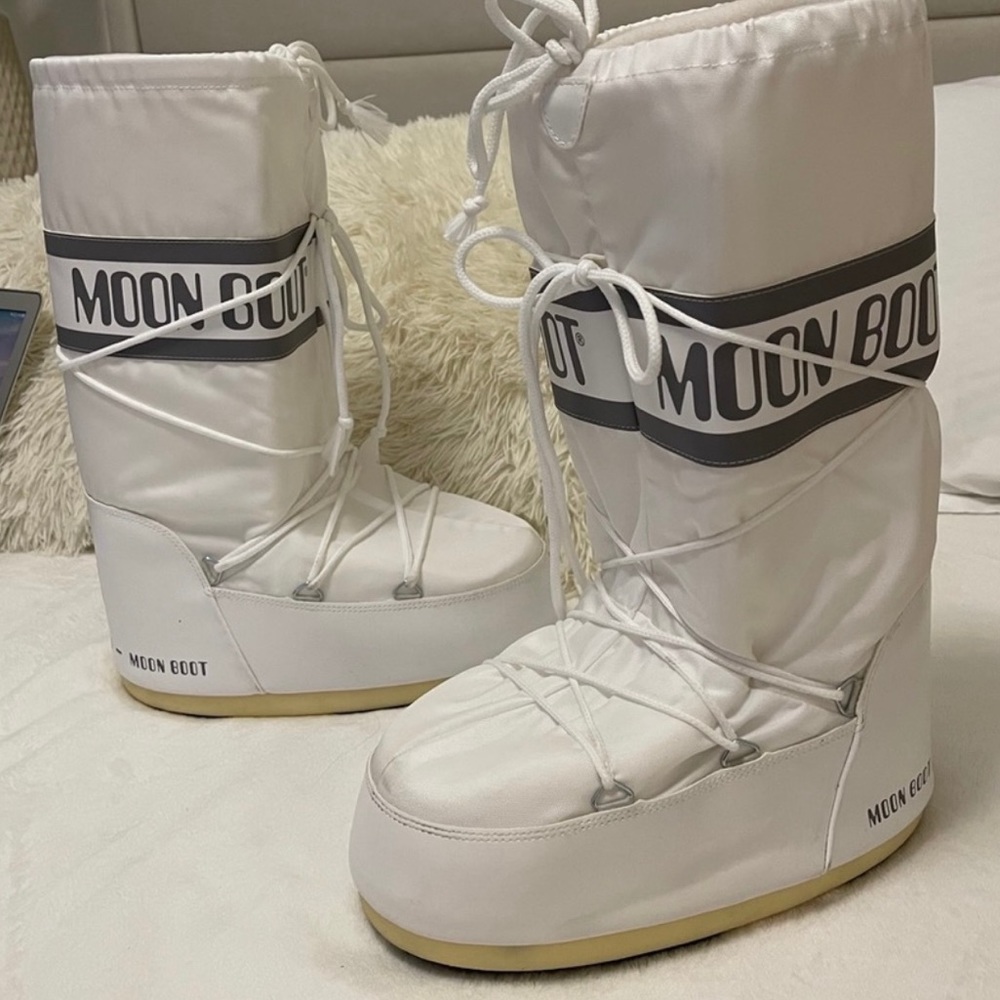 White Icon Moon Boot